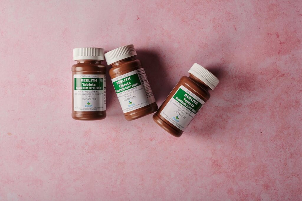 Magnesium supplements on a pink background